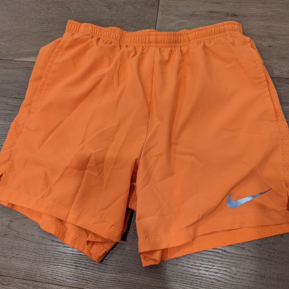 Nike challenger 5in running shorts